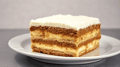 Easy Homemade Tiramisu: Layers of Coffee-Soaked Ladyfingers & Mascarpone Cream